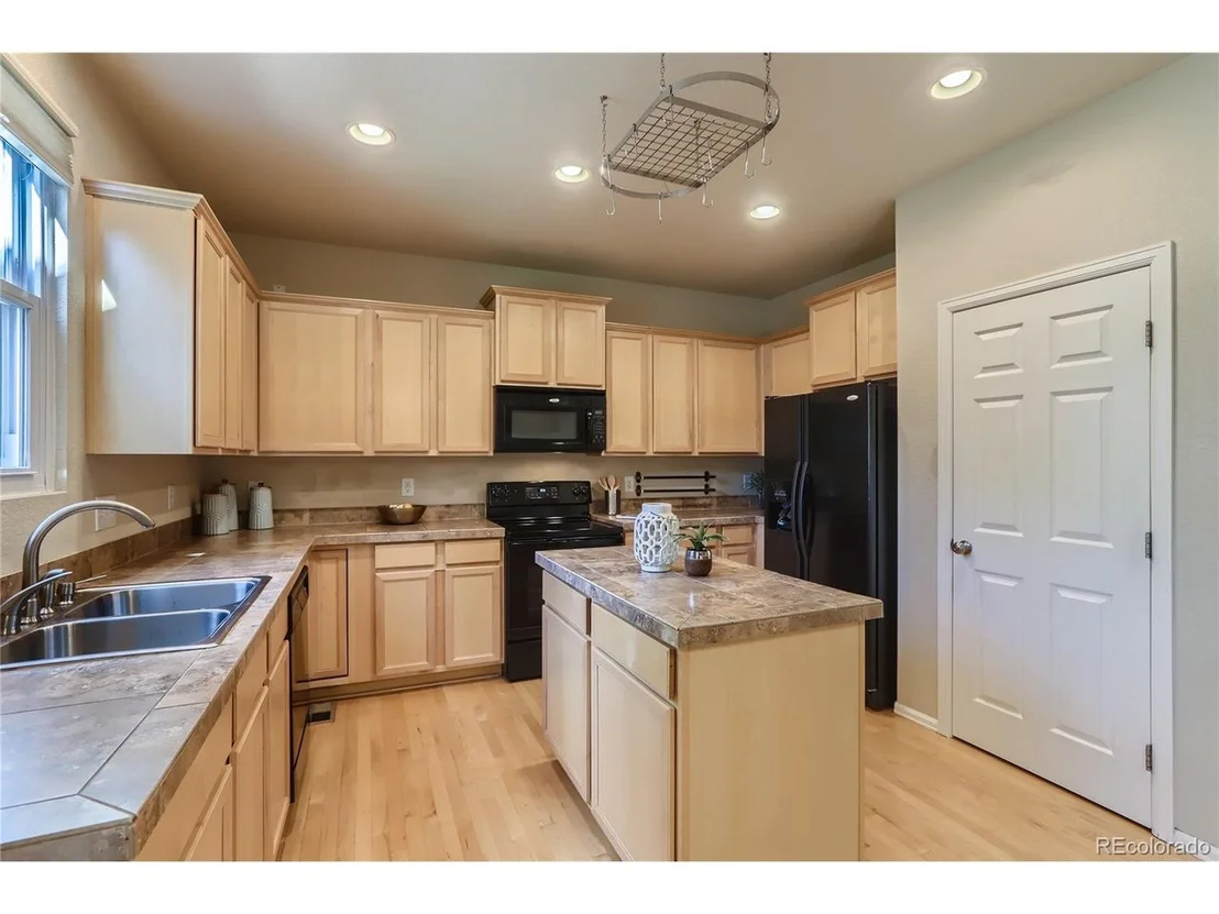 Photo of 6896 Sunburst Ave