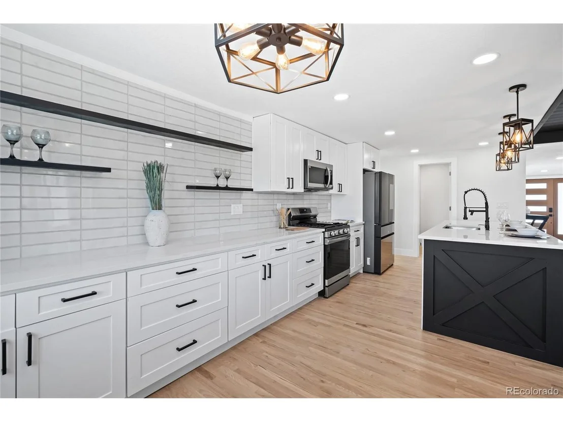 Photo of 6766 Zenobia Loop
