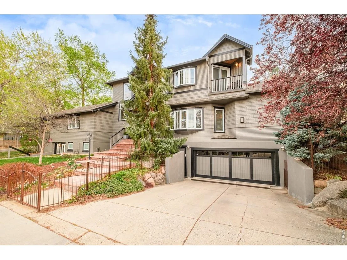 Photo of 780 College Ave