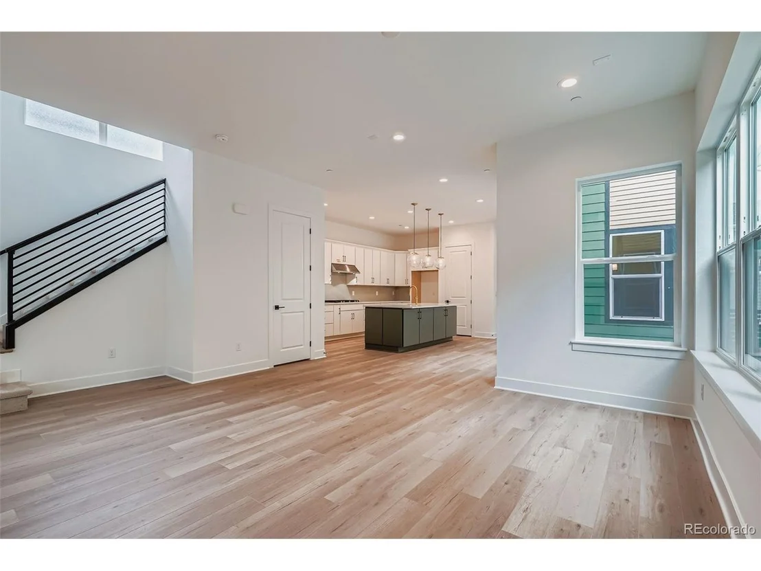 Photo of 948 Promenade Dr