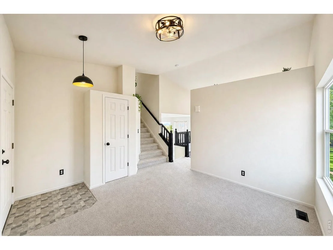 Photo of 1104 Fall River Cir