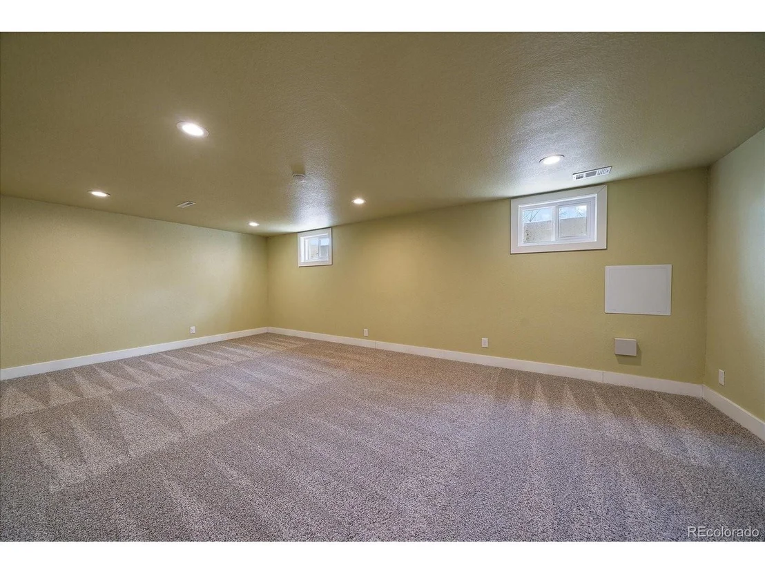Photo of 6026 Iris Way