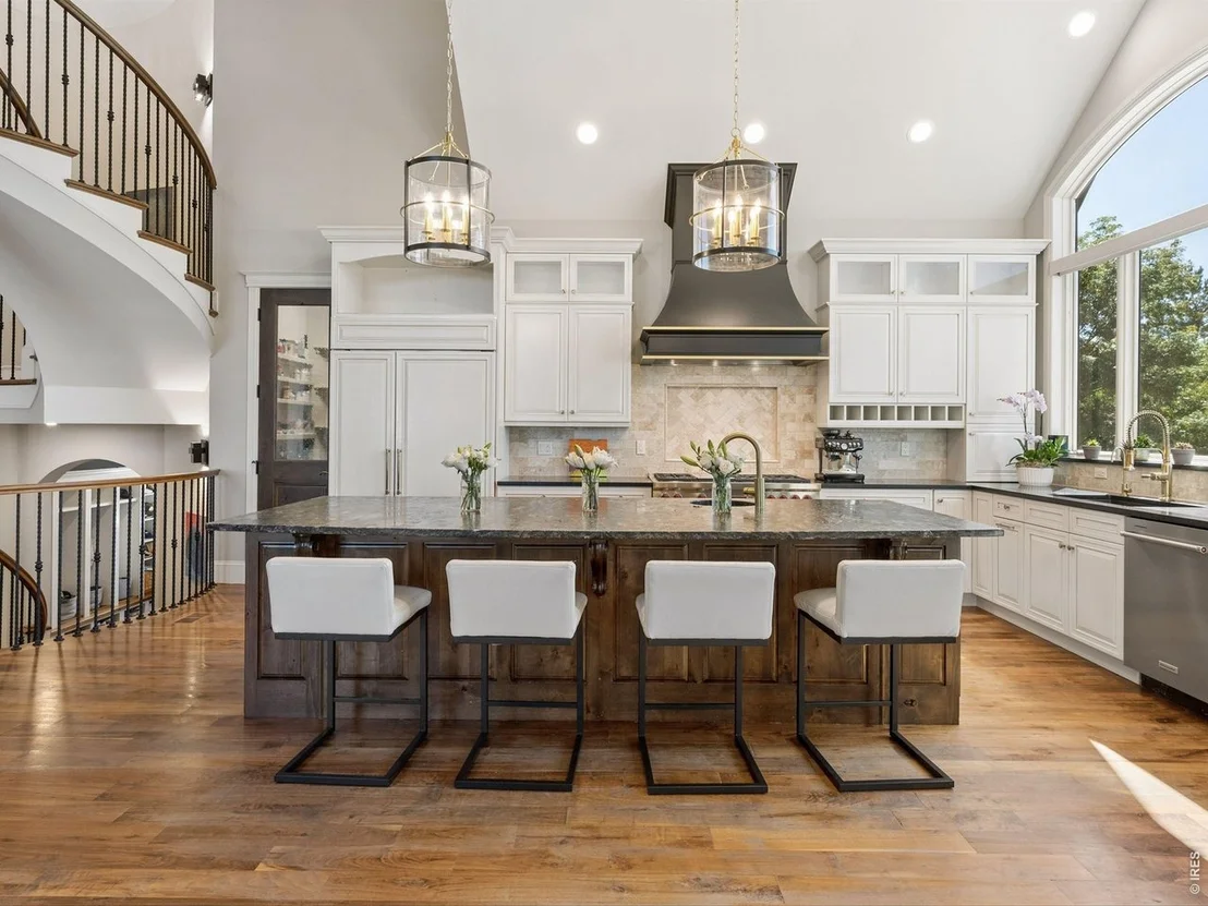 Photo of 15478 Mountain View Cir