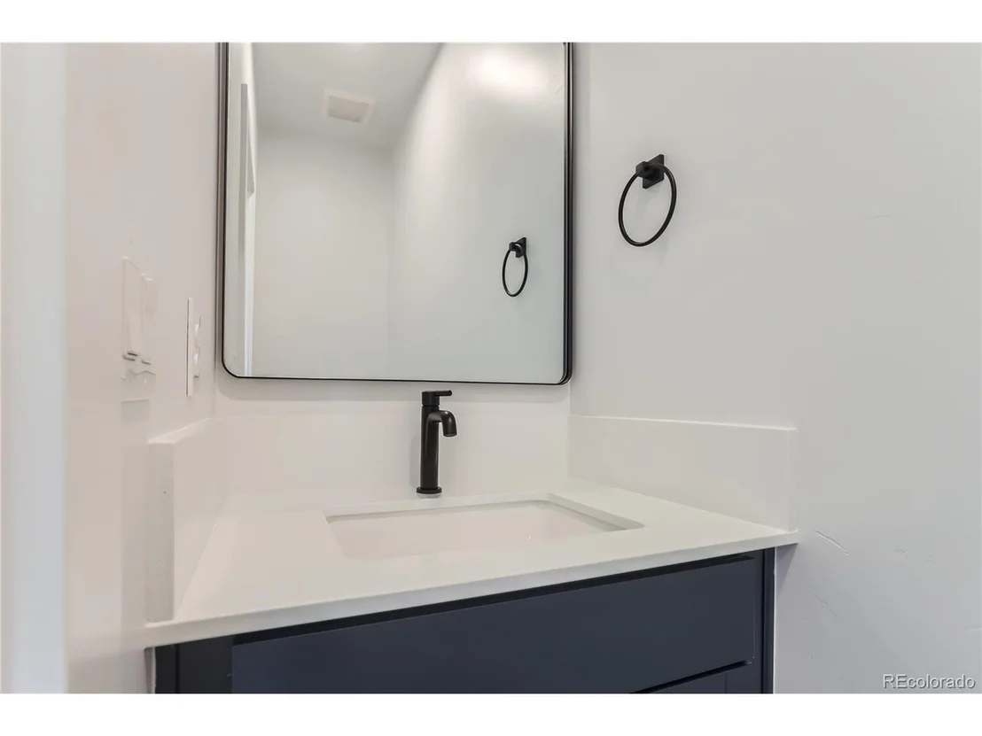 Photo of 1301 James Rd