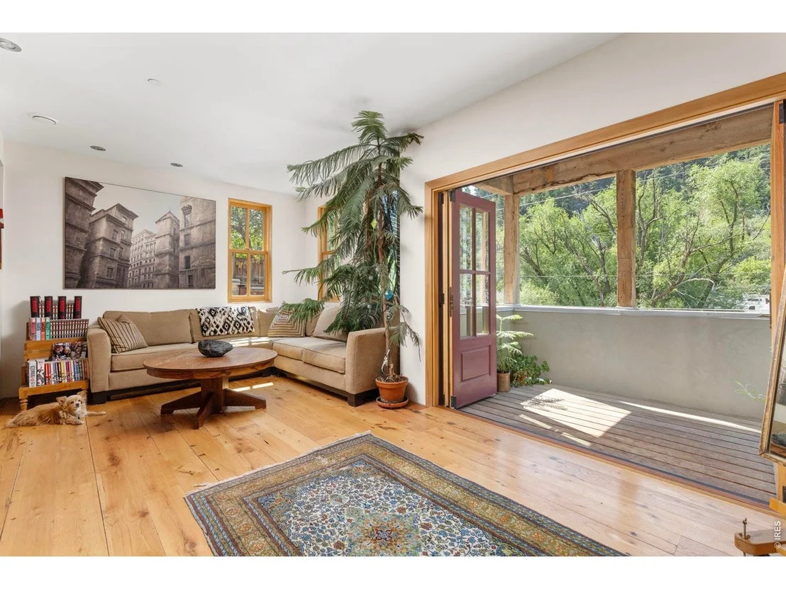 Photo of 22 Artesian Dr