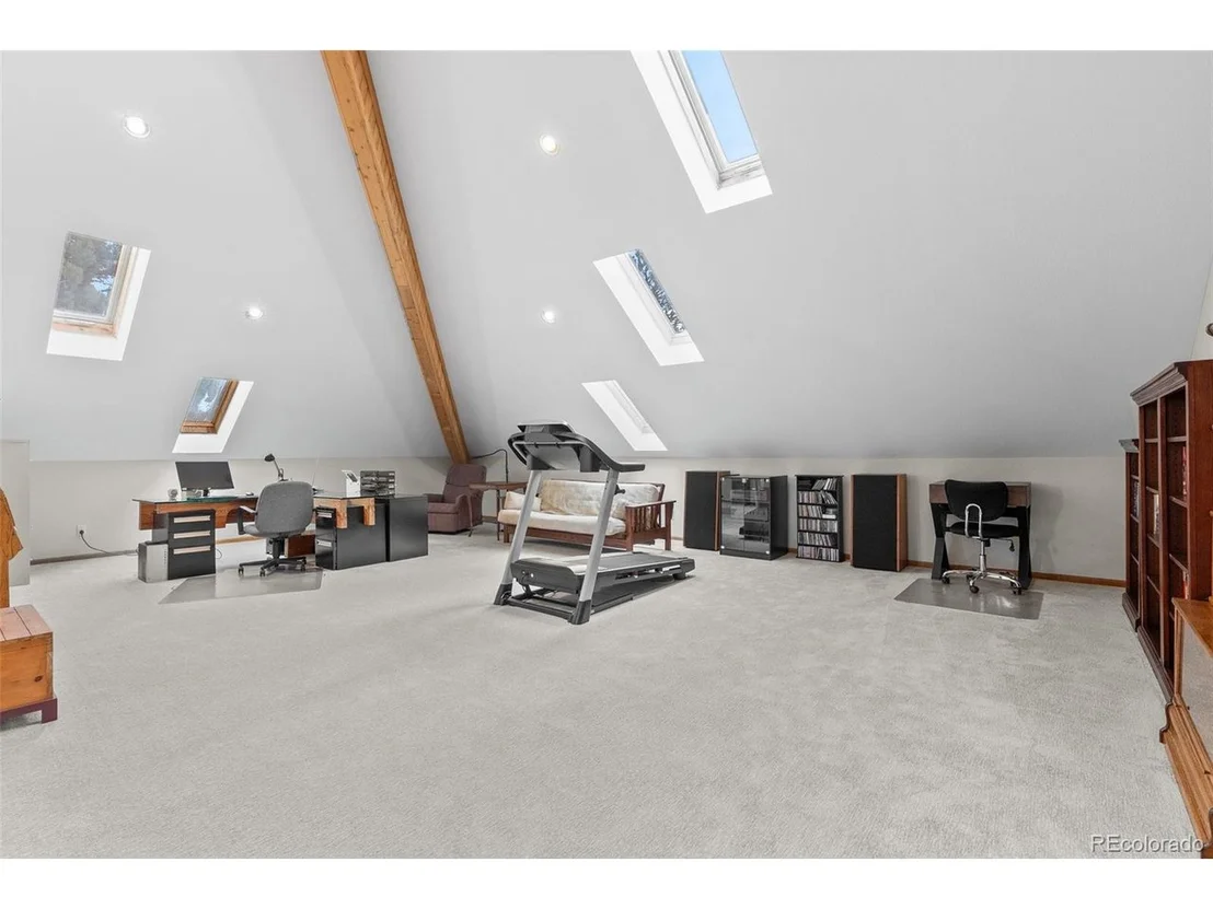 Photo of 665 Meadow Dr