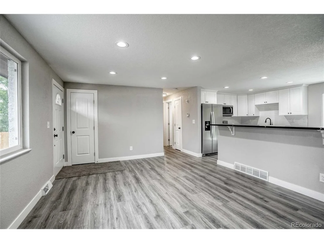 Photo of 6450 W 77th Pl