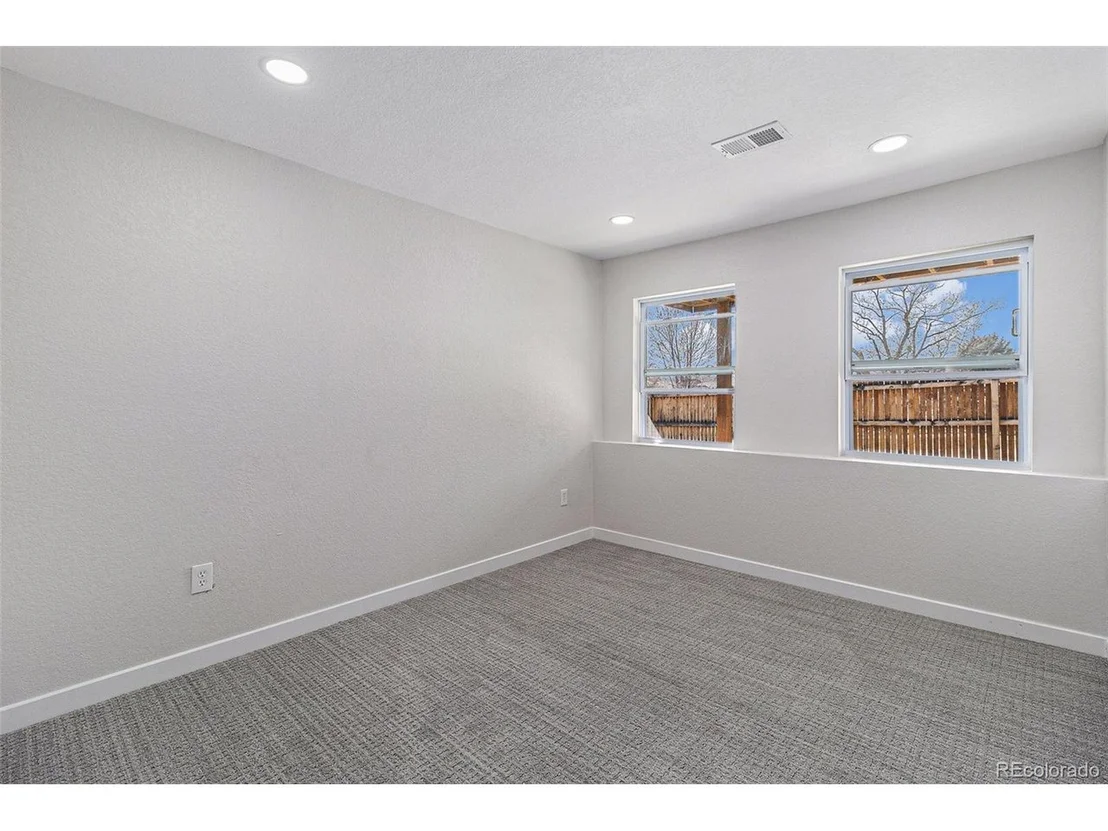 Photo of 6711 Field St