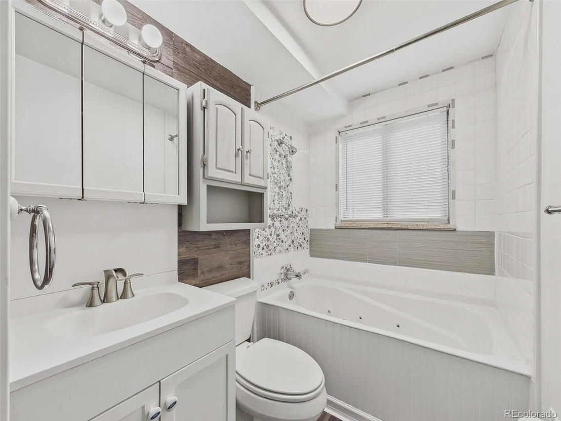 Photo of 6950 W 62nd Pl