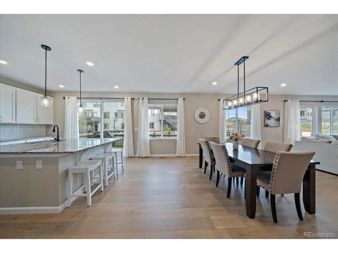 Photo of 7112 S Waterloo Way