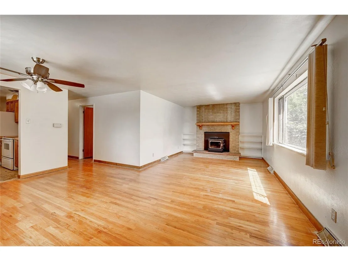 Photo of 5993 Field St