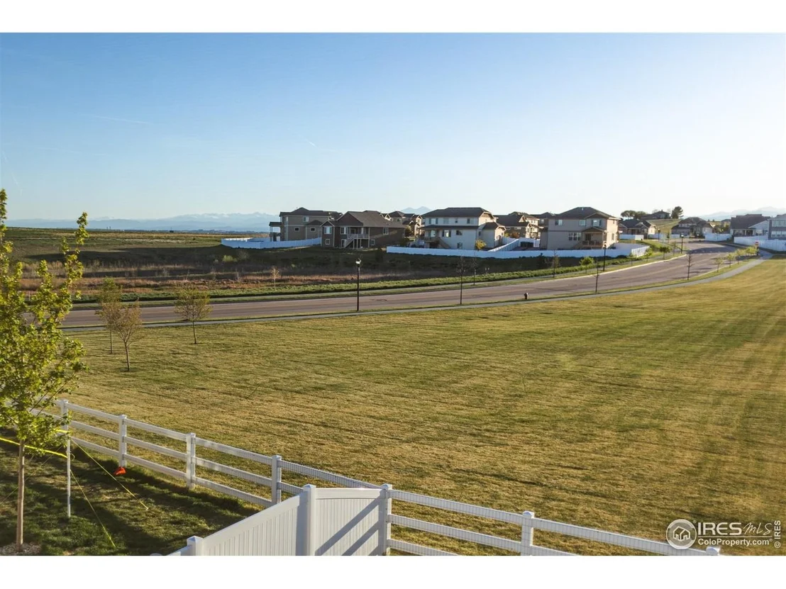 Photo of 985 Axis Dr