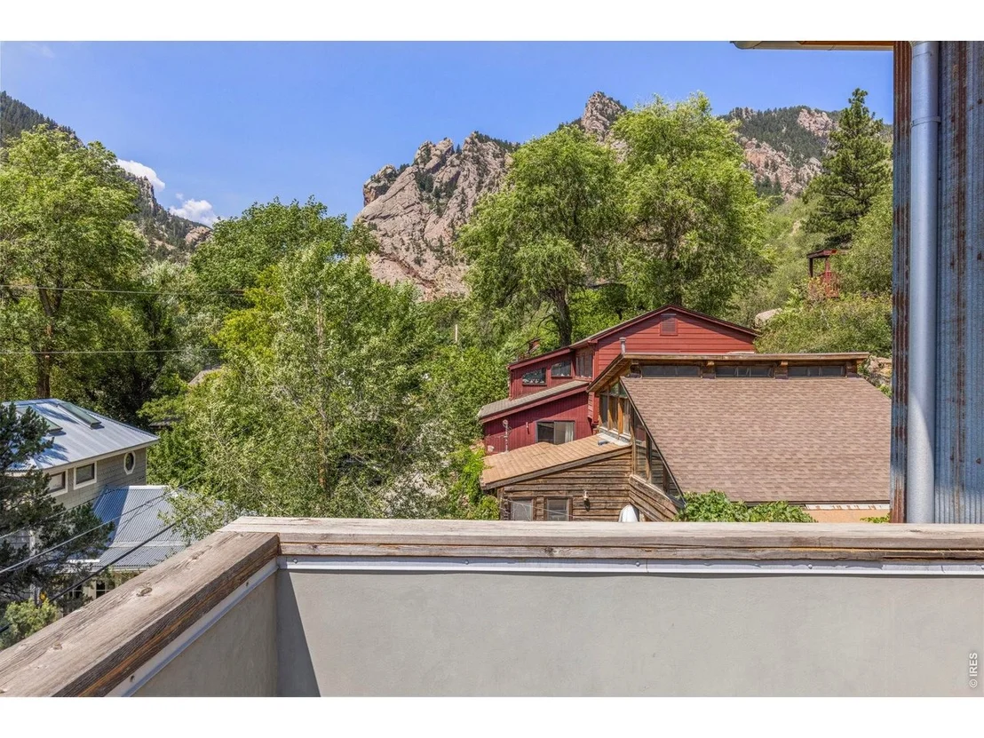 Photo of 22 Artesian Dr