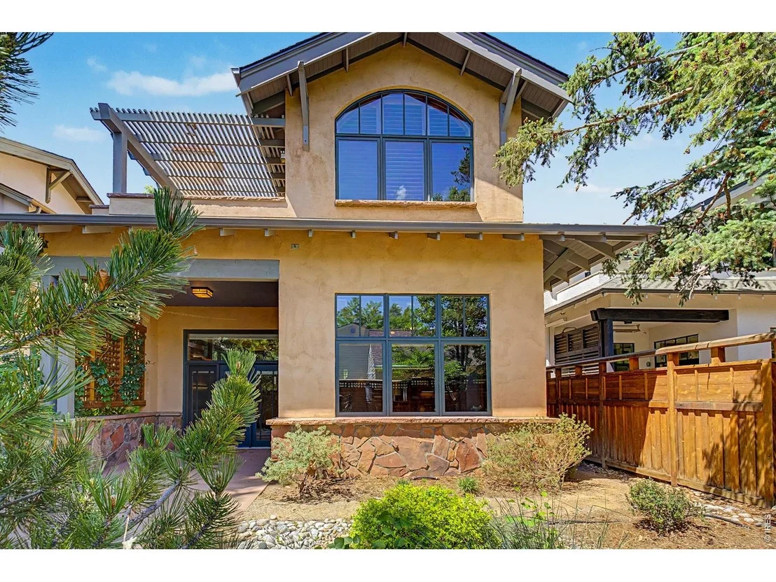 Photo of 610 Streamside Ln