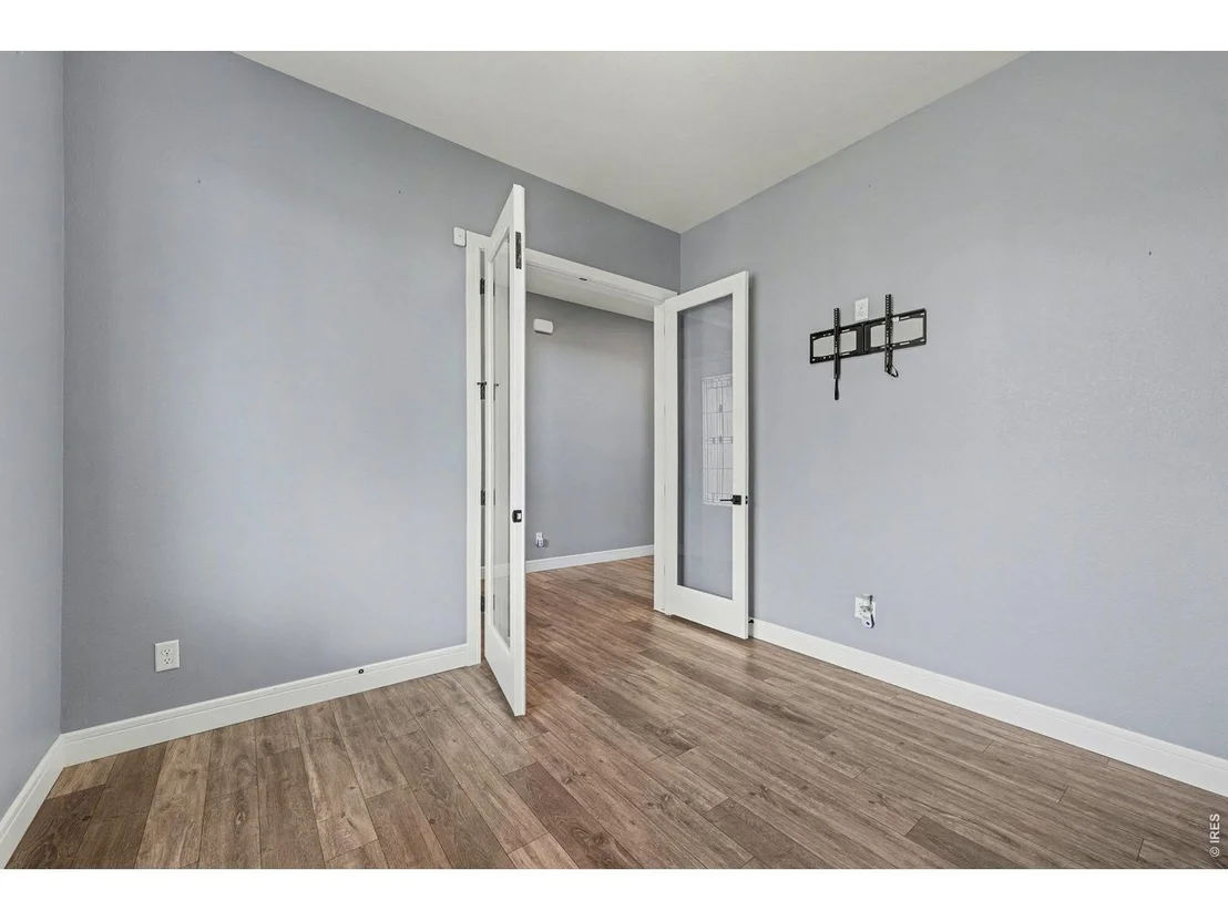 Photo of 250 Sutherland Dr
