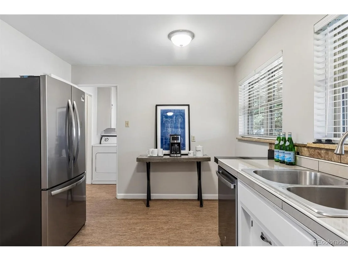 Photo of 5755 Dover St