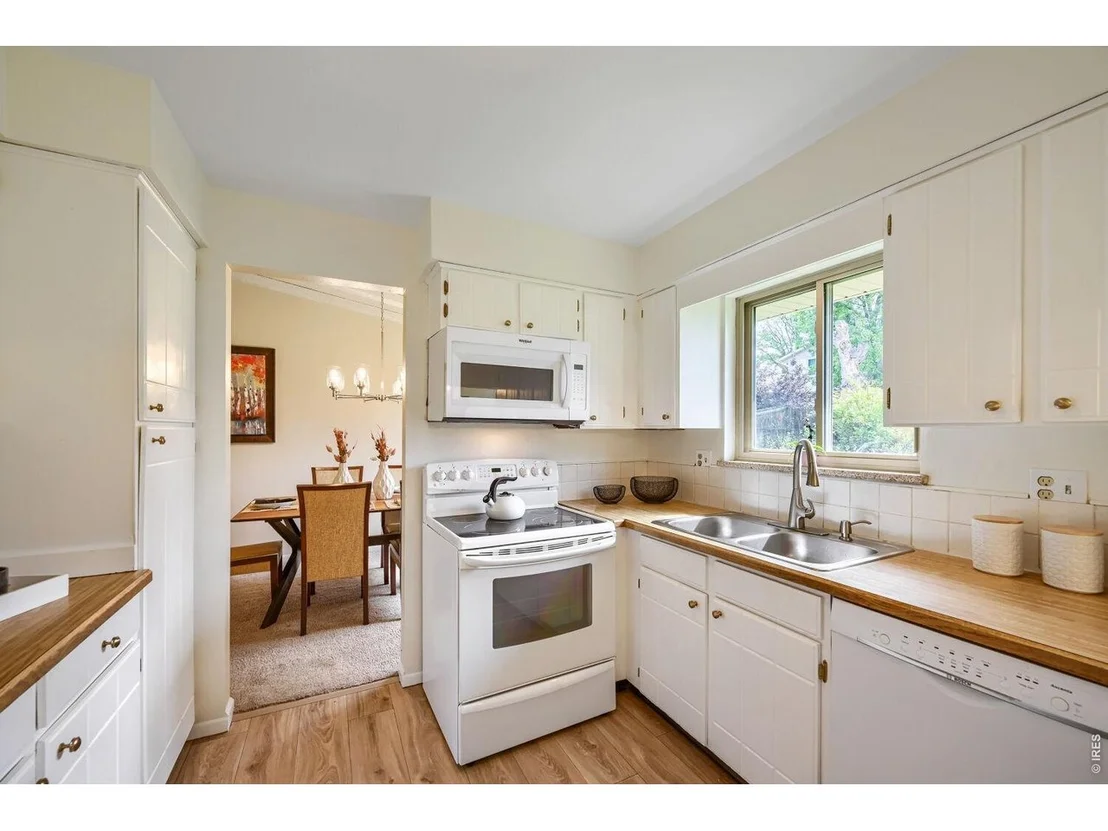 Photo of 4848 Fairlawn Cir