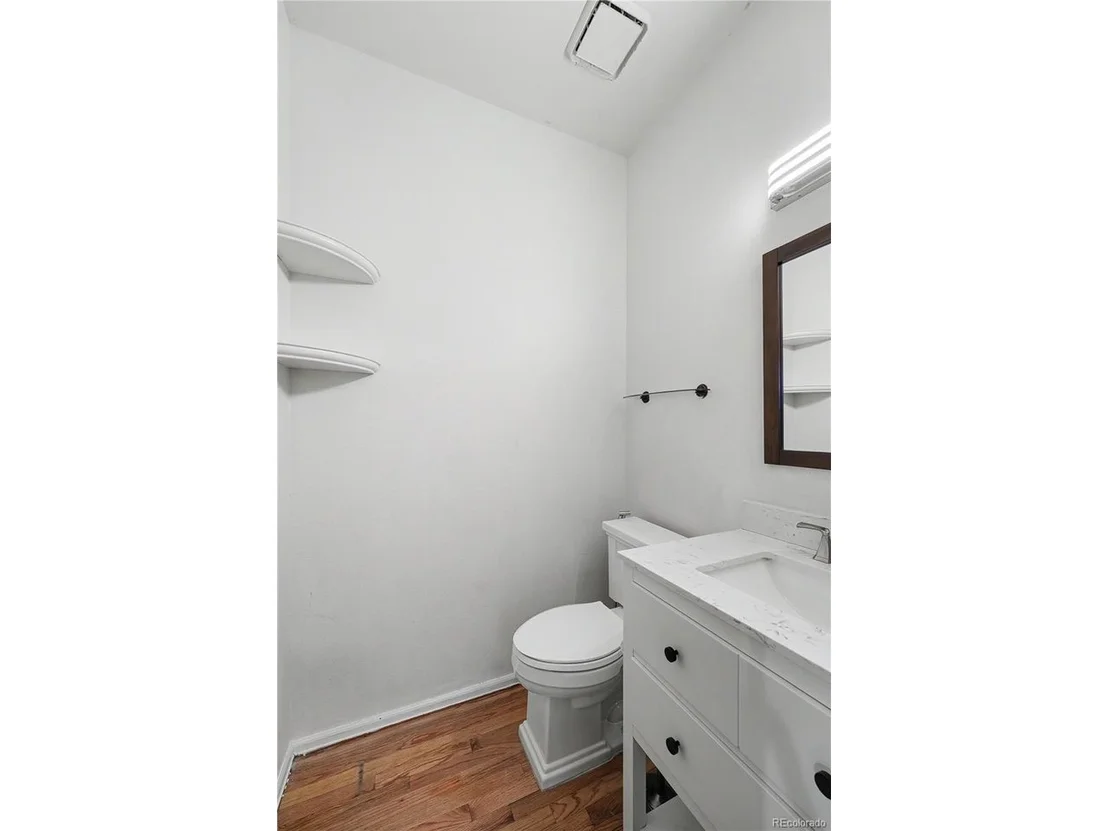 Photo of 3843 W Temple Pl