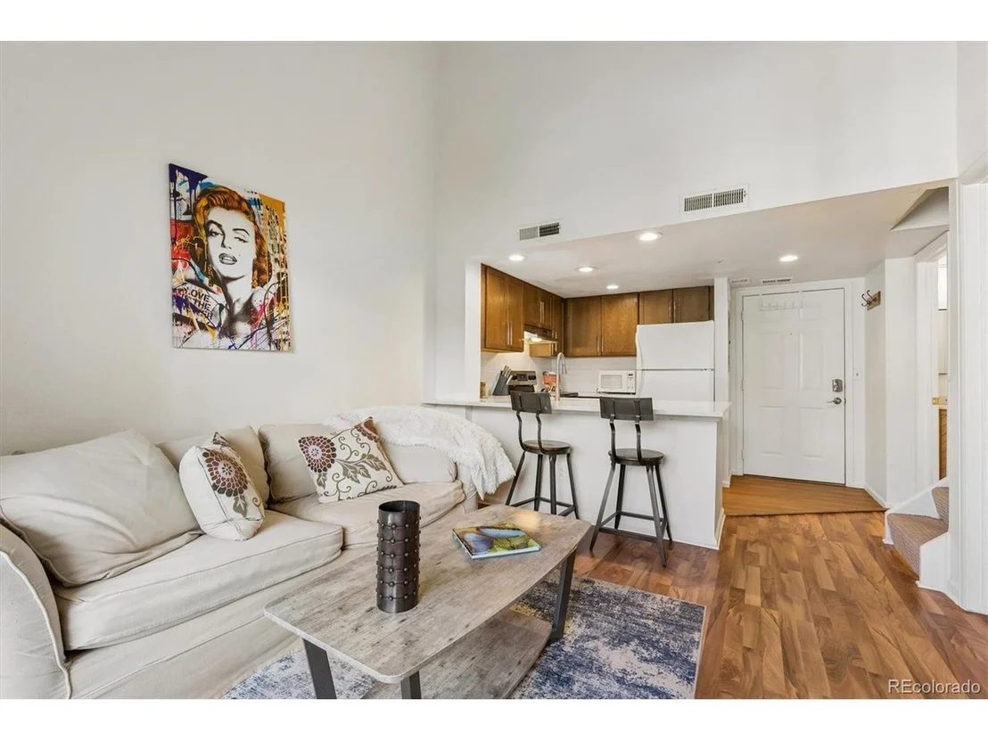 Photo of Unit 211 at 935 Broadway