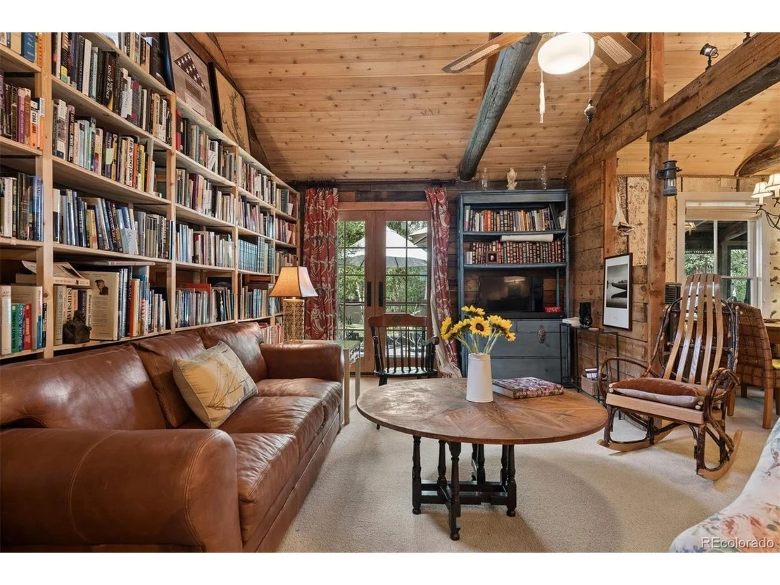 Photo of 3141 Riverside Dr