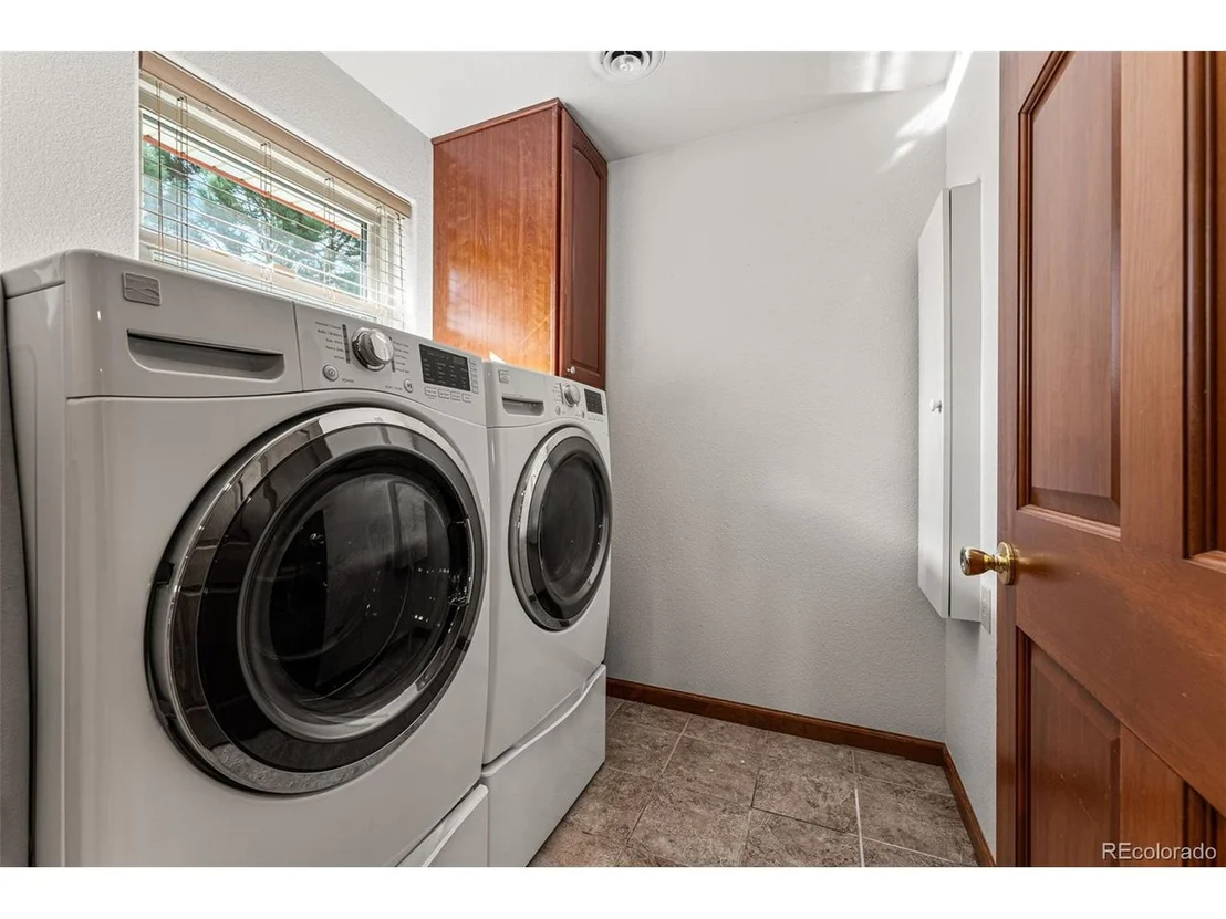 Photo of 2801 N Monaco Pkwy