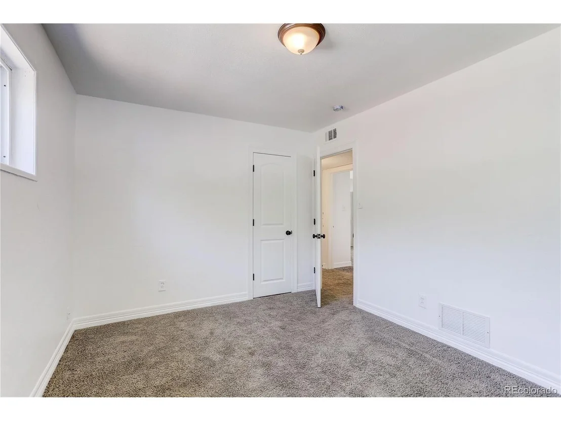 Photo of 9200 Vine St