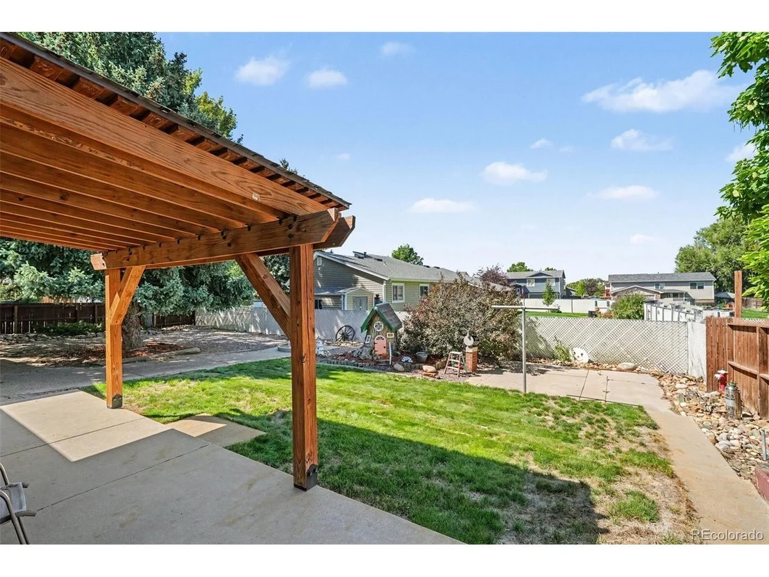 Photo of 327 Maple Dr
