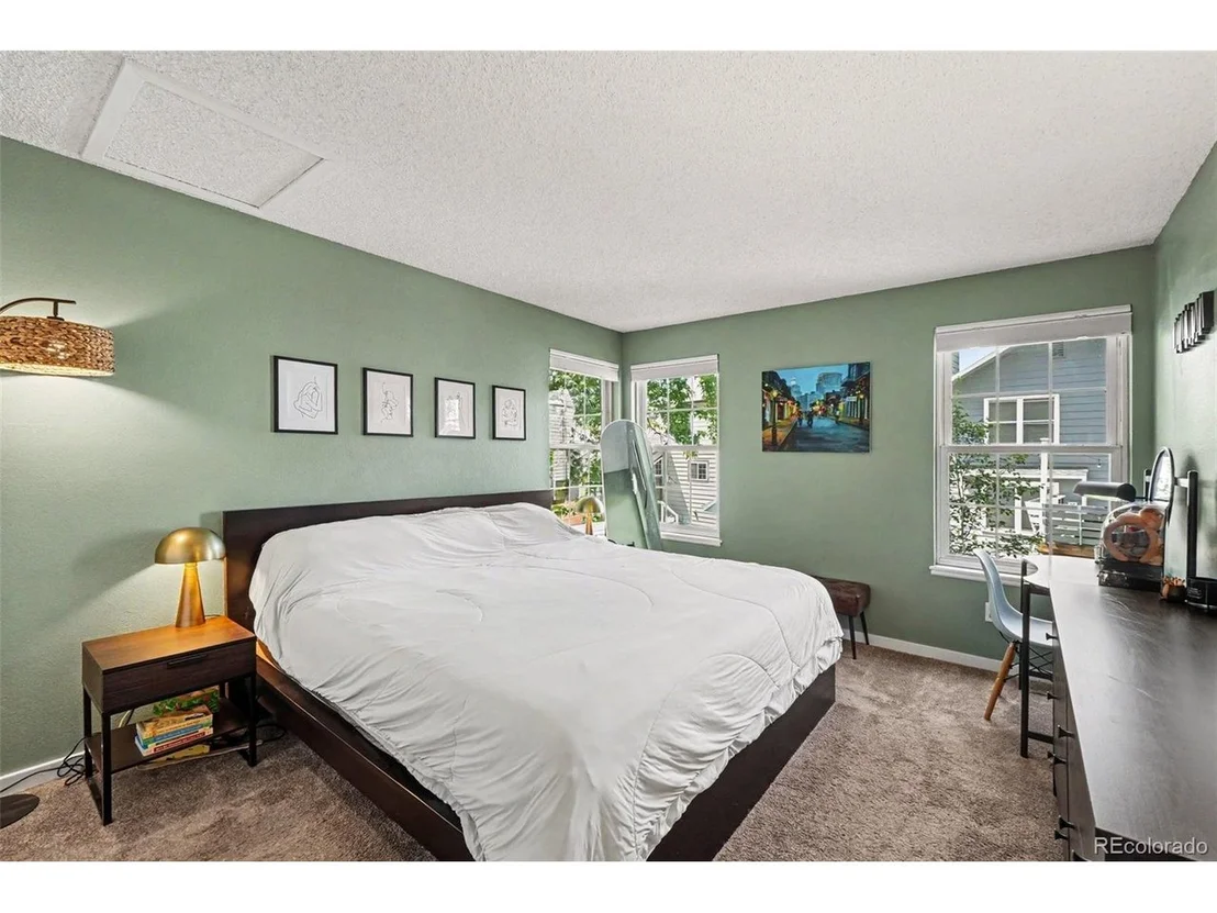Photo of 9875 Iris St