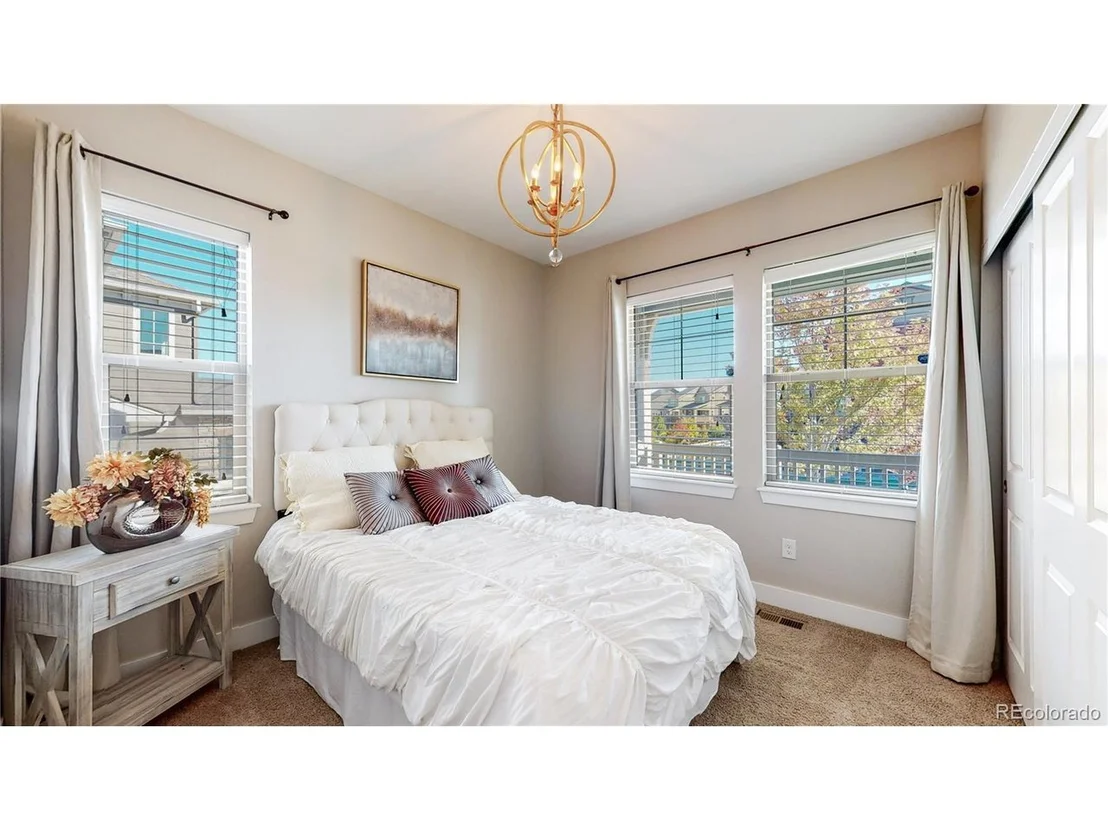 Photo of 16619 Prospect Ln