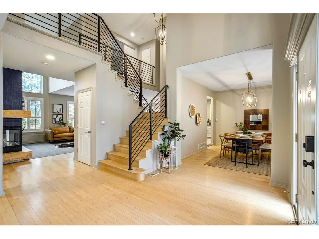 Photo of 327 Ingleton Ct