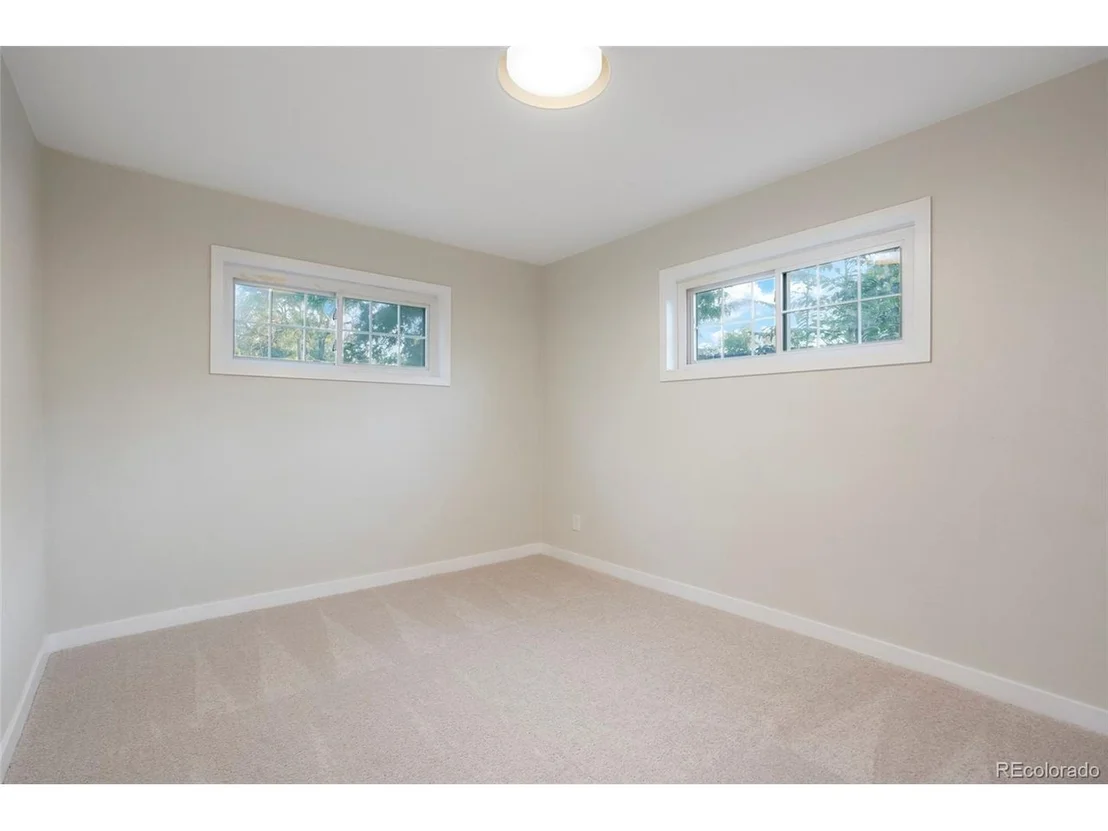 Photo of 991 Russell Blvd