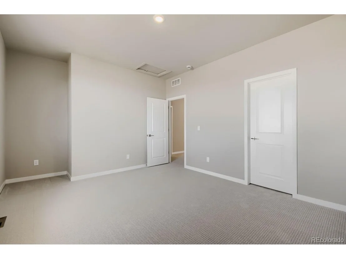 Photo of 46418 Heritage Ave