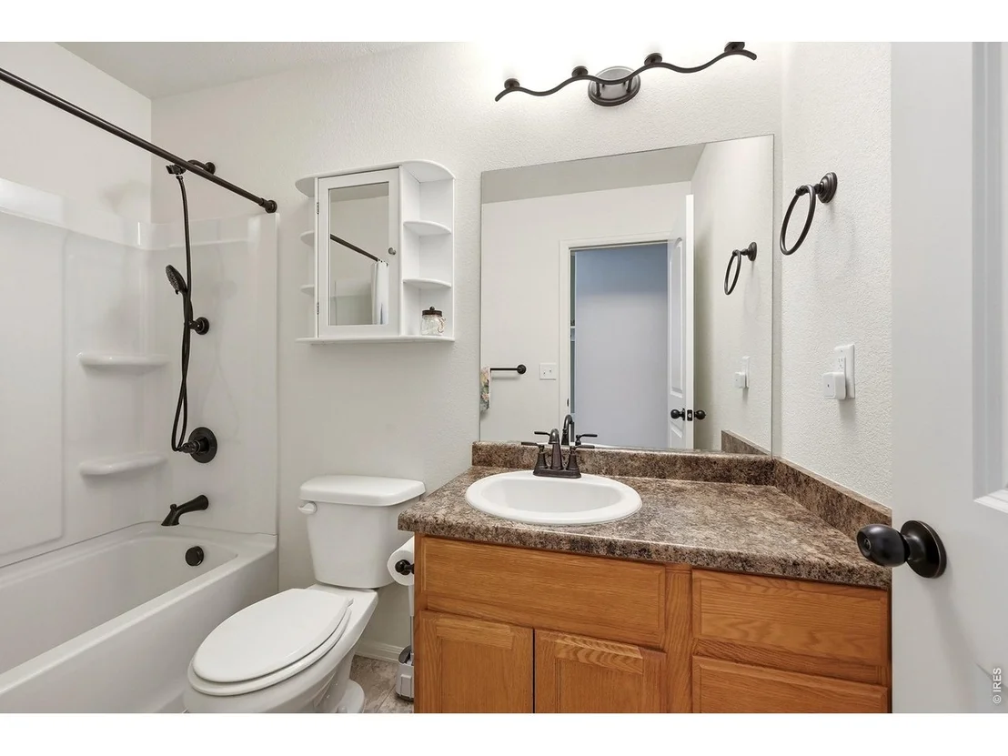Photo of 987 Axis Dr
