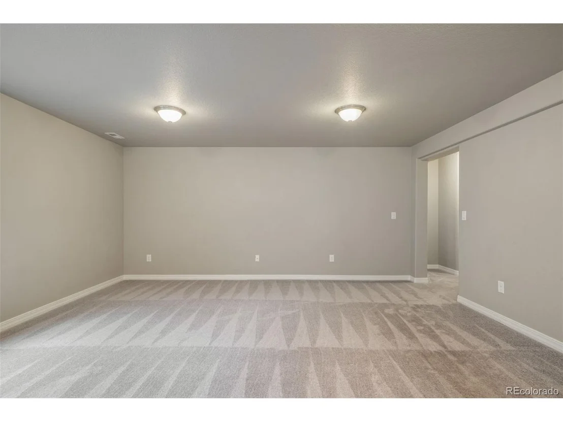 Photo of 2583 Lakes Edge Dr