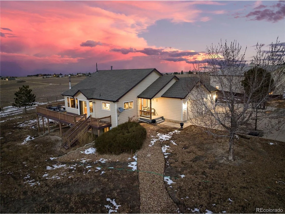 Photo of 855 Gregory Cir