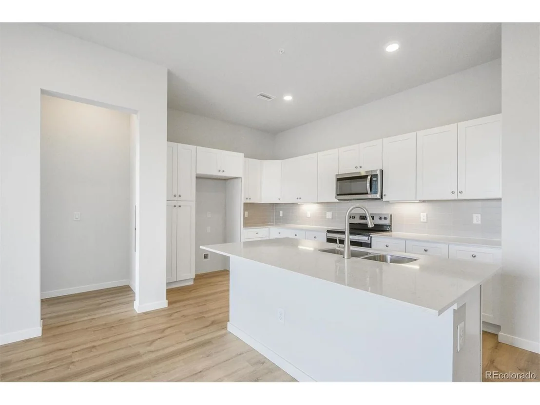 Photo of Unit 403 at 483 Interlocken Blvd