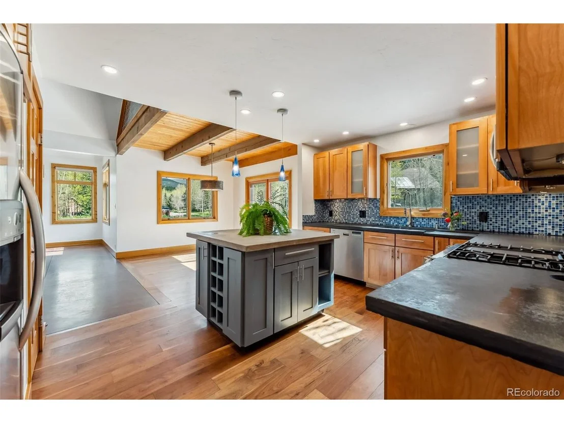 Photo of 475 Vail Cir