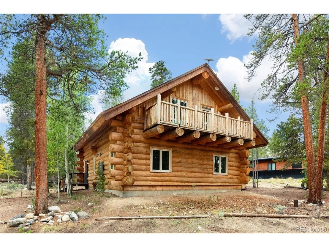 Photo of 682 Spruce Dr