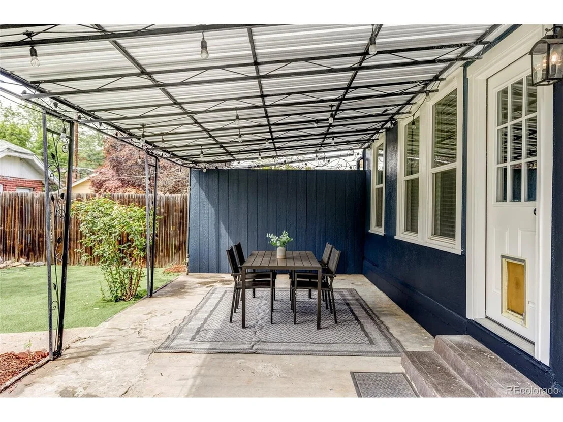 Photo of 1381 Perry St