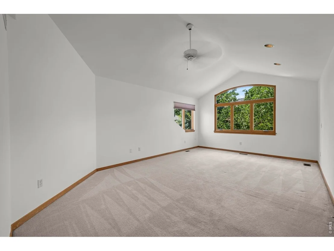 Photo of 1001 Utica Cir