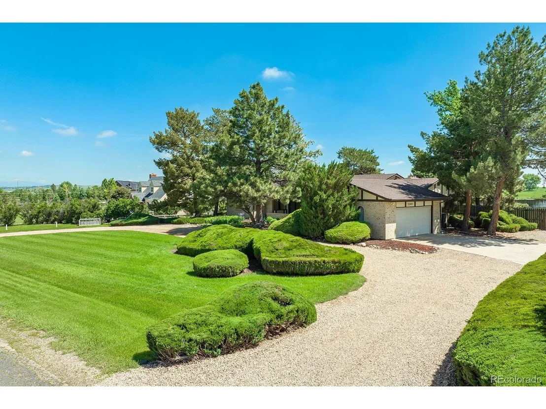 Photo of 2240 Champlain Dr