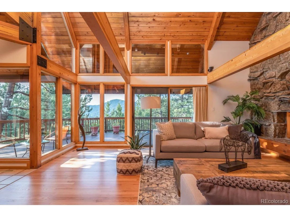 Photo of 2695 Linden Dr