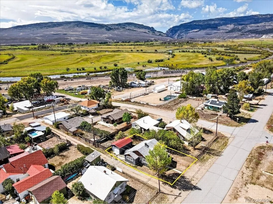 Photo of 404 S Range Ave
