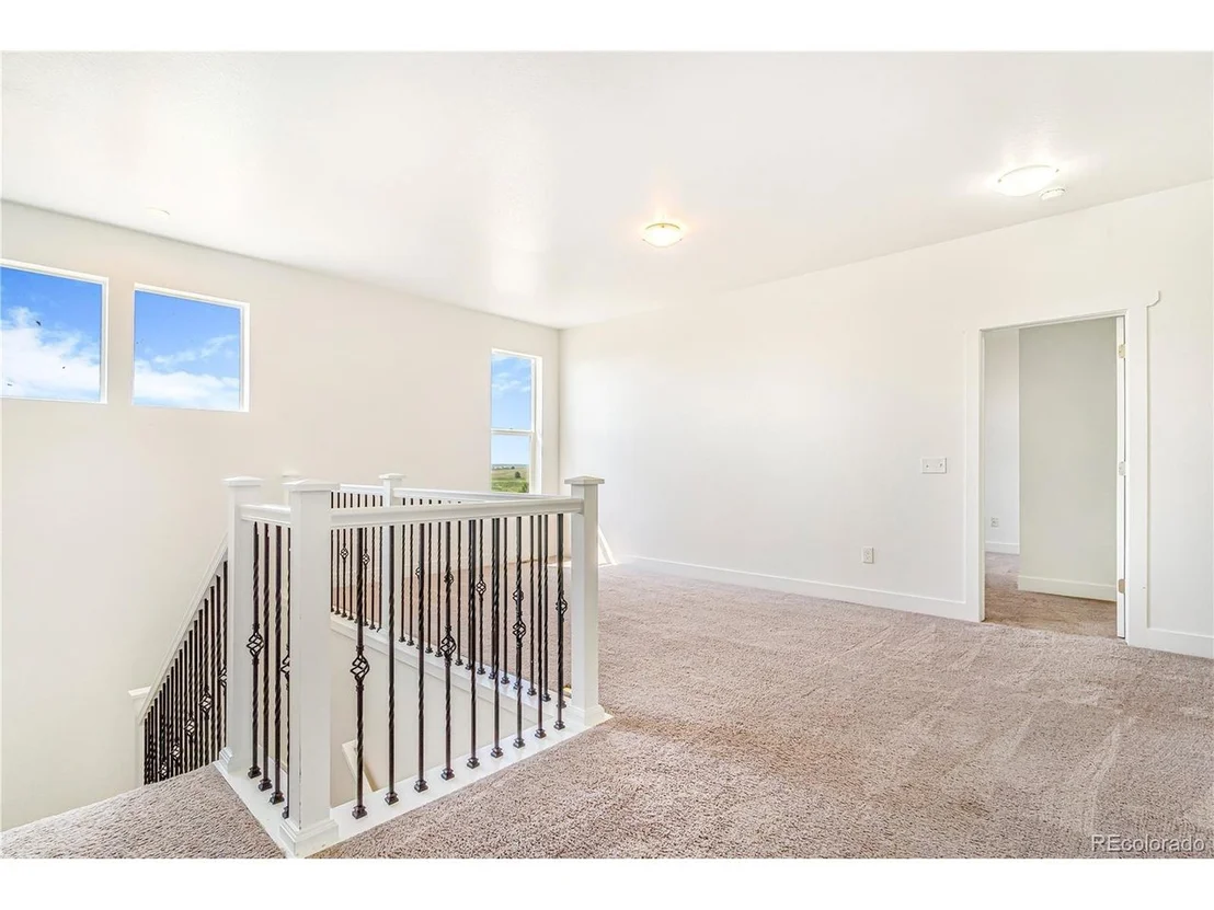 Photo of 497 Valley Way