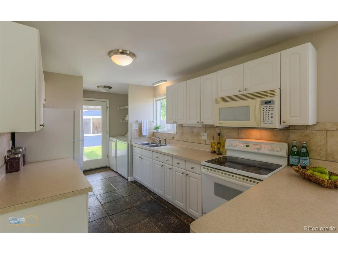 Photo of 3250 Euclid Ave