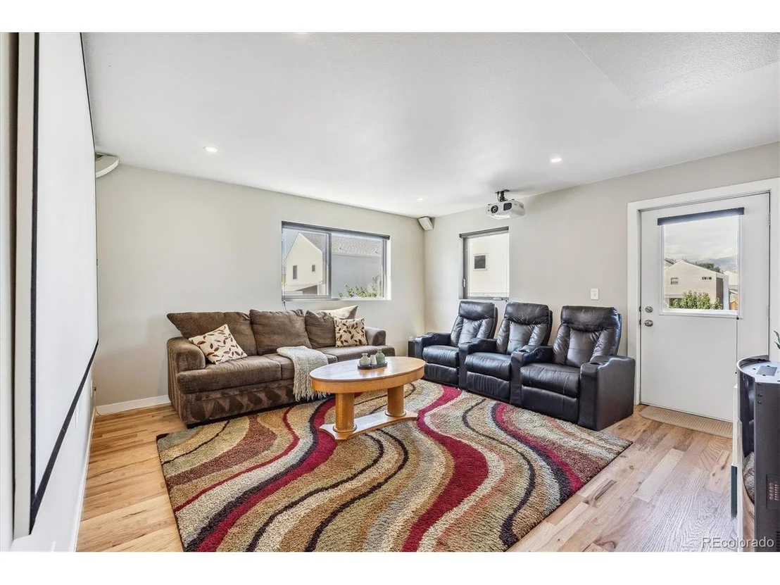 Photo of 6942 Juniper Ct