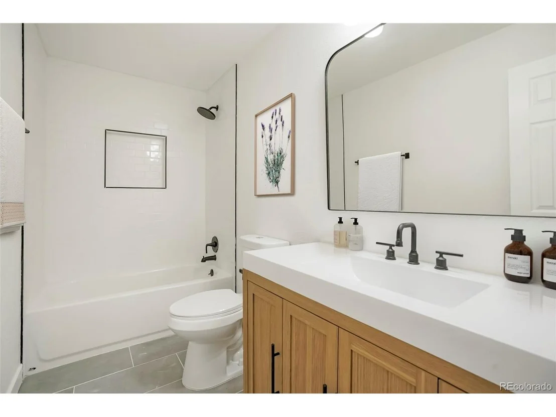 Photo of 2216 Apple Ave