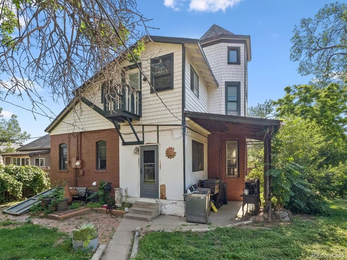 Photo of 4827 Lowell Blvd