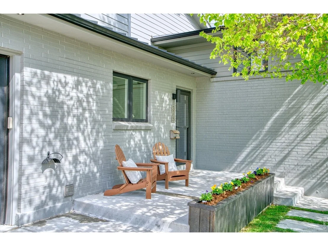 Photo of 375 Bates Ave
