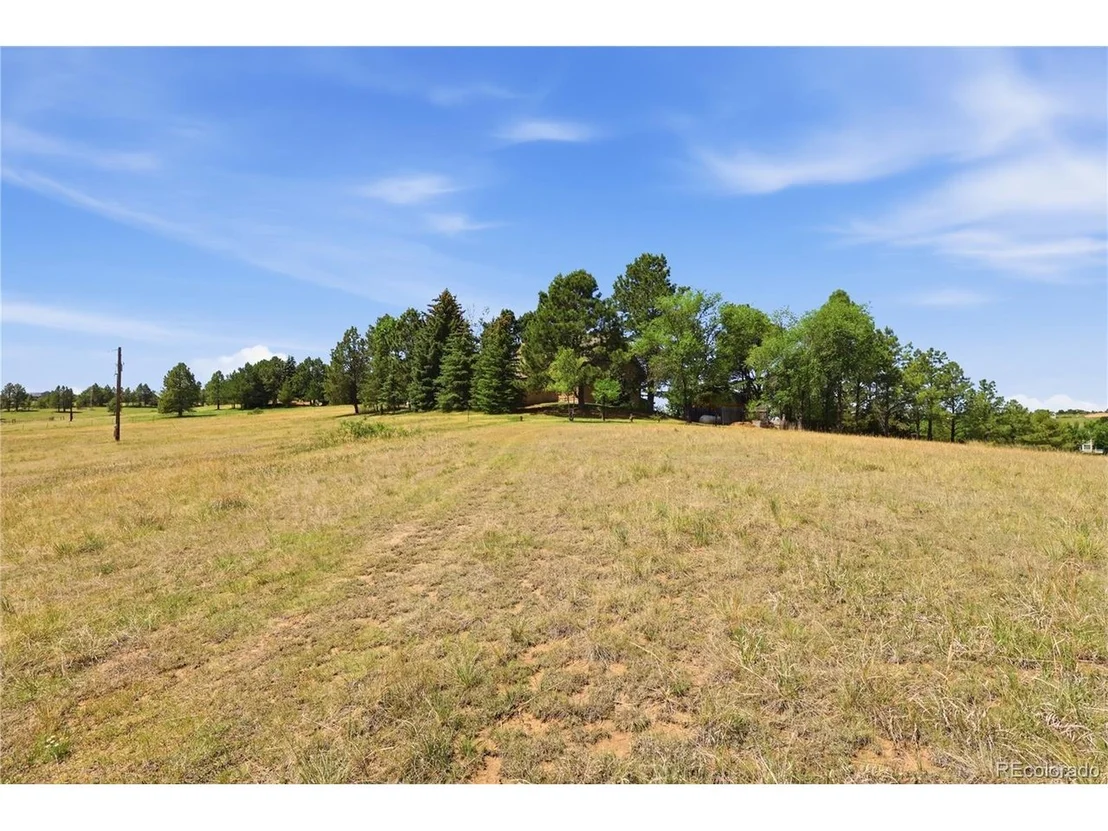 Photo of 607 Meadow Station Cir